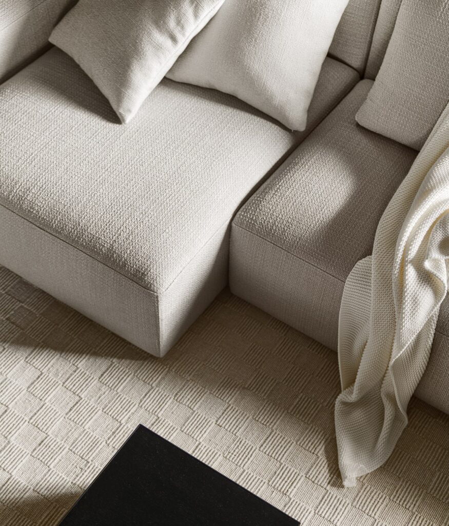 Modułowa sofa z kolekcji SOFT w kremowym odcieniu – miękkie formy i elegancja w aranżacji ekskluzywnego wnętrza.